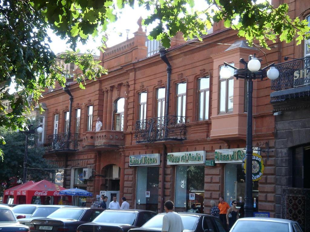 Downtown Inn Erévan Extérieur photo